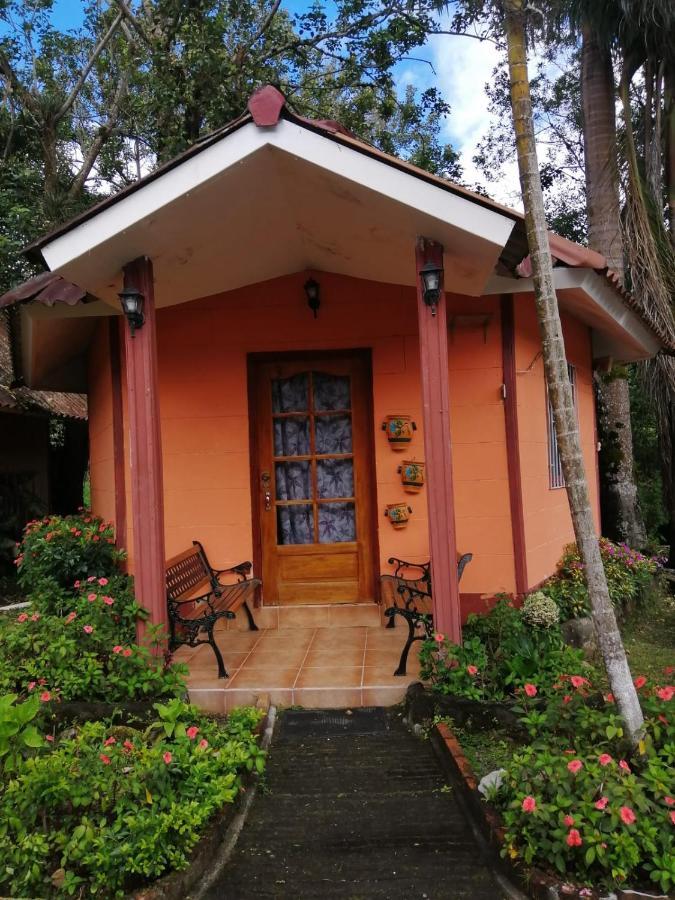 Cabanas Mountain River Lake Inn Nueva California Екстериор снимка