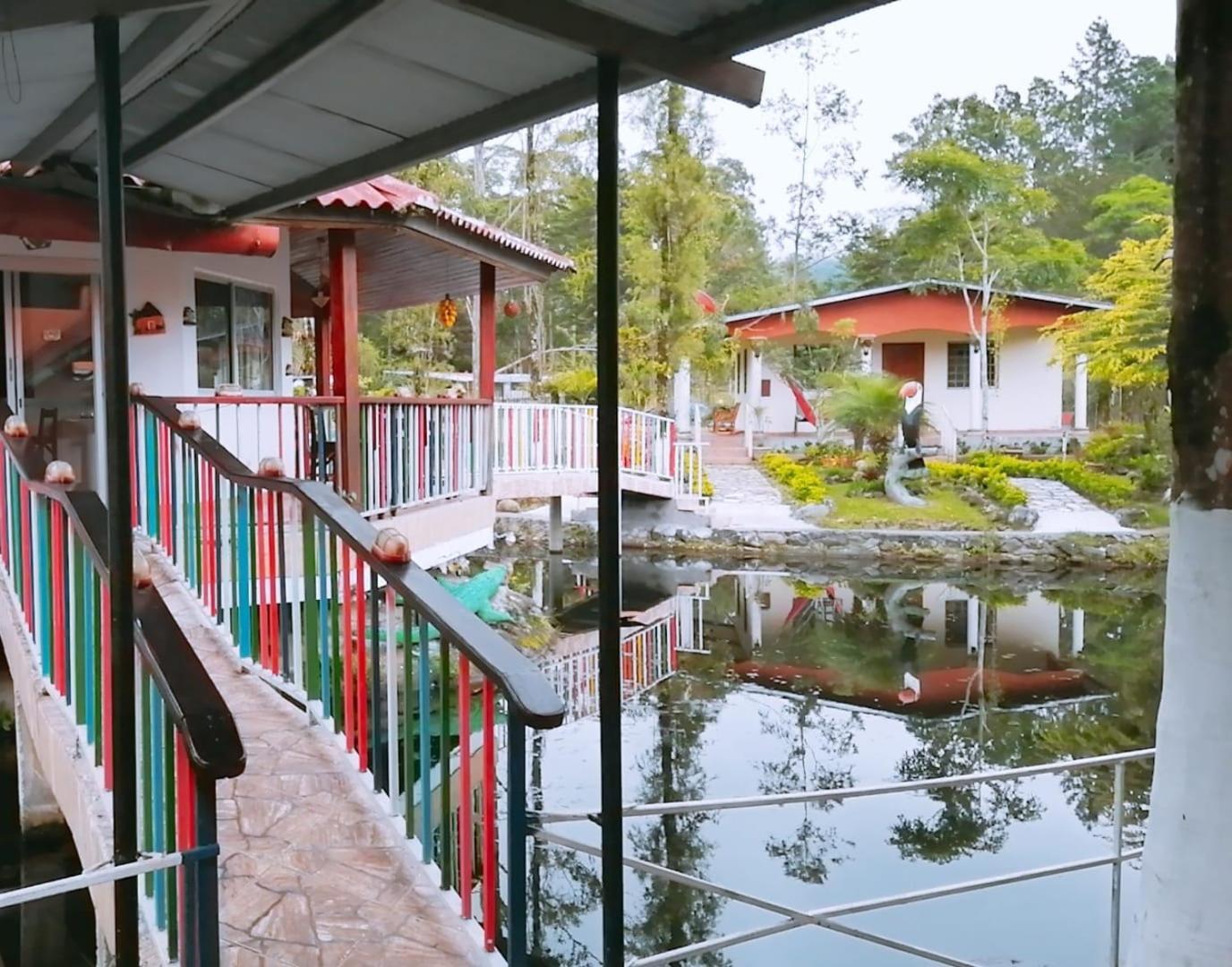 Cabanas Mountain River Lake Inn Nueva California Екстериор снимка