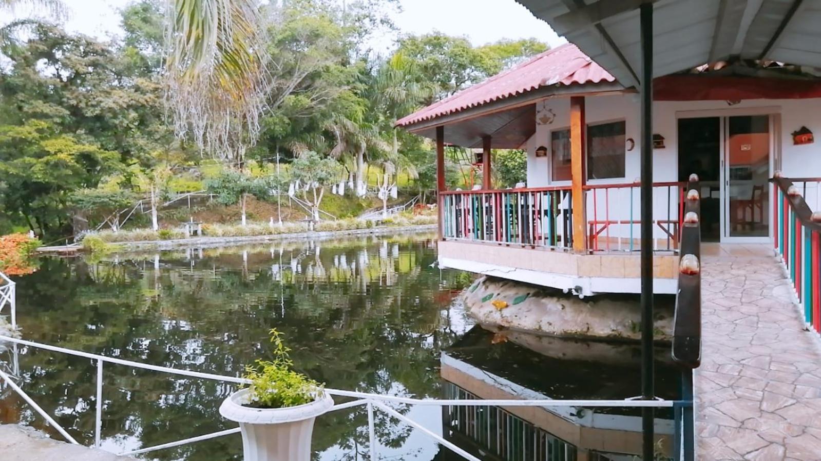 Cabanas Mountain River Lake Inn Nueva California Екстериор снимка